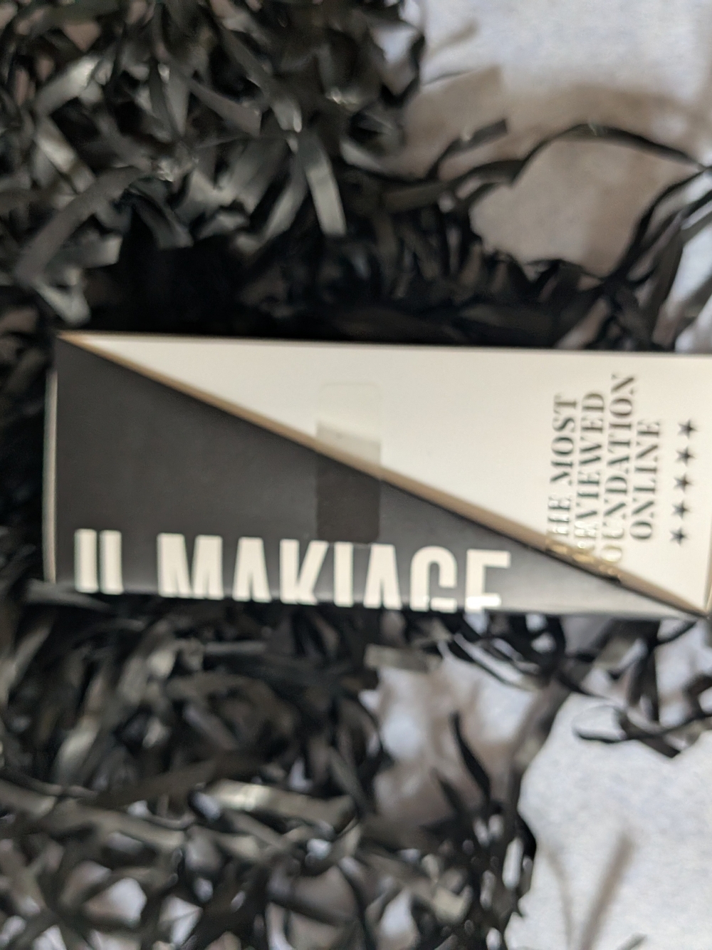 IL MAKIAGE Flawless Base Foundation - Black and Gold Packaging - Picture 3 of 3